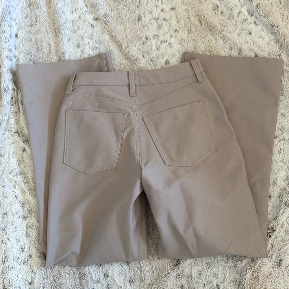 Lululemon NWOT Easy Five High Rose Subtle Flare Pant Short - Picture 2 of 6